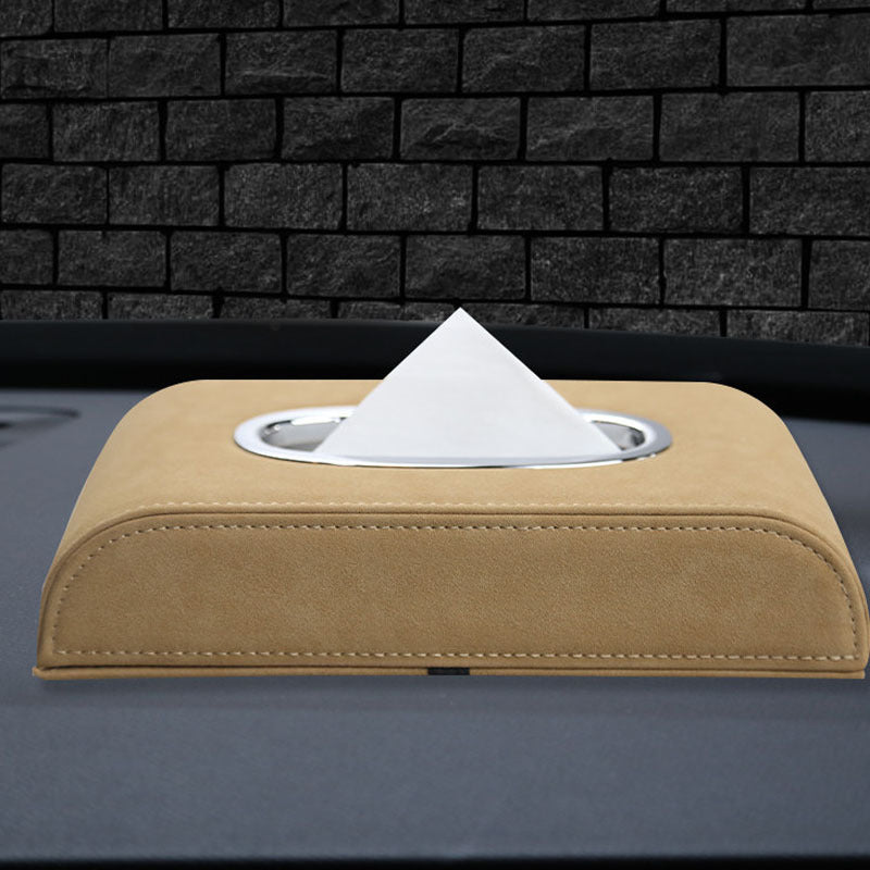 Coche de moda decorado con caja de pañuelos de cuero.