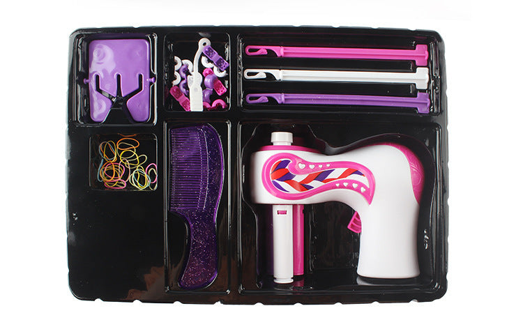 Niños perezosos cabello trenzado y juguetes para jugar a las casitas