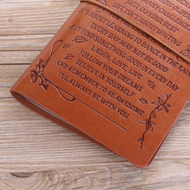 Grand livre à main en cuir