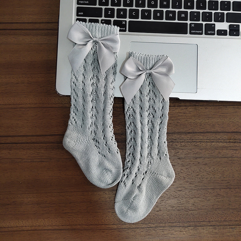 Calcetines bonitos hasta la rodilla para niñas, calcetines suaves transpirables de algodón con lazos para niños, calcetines largos antideslizantes con agujeros para recién nacidos