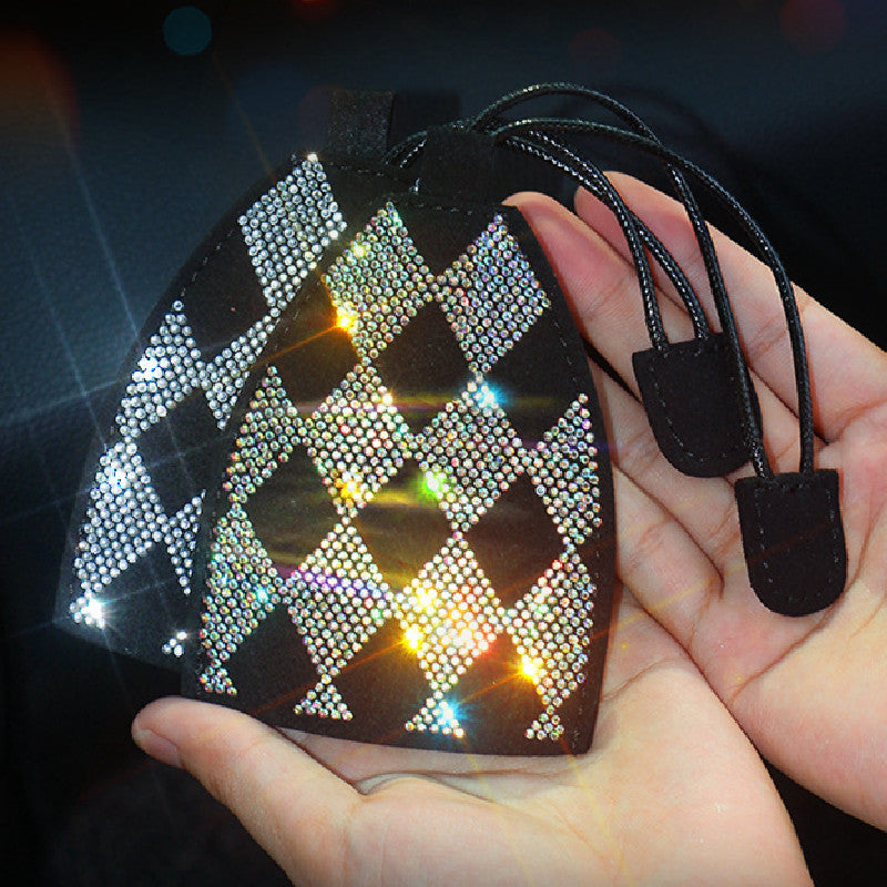 Pendentif clé de voiture incrusté de diamants