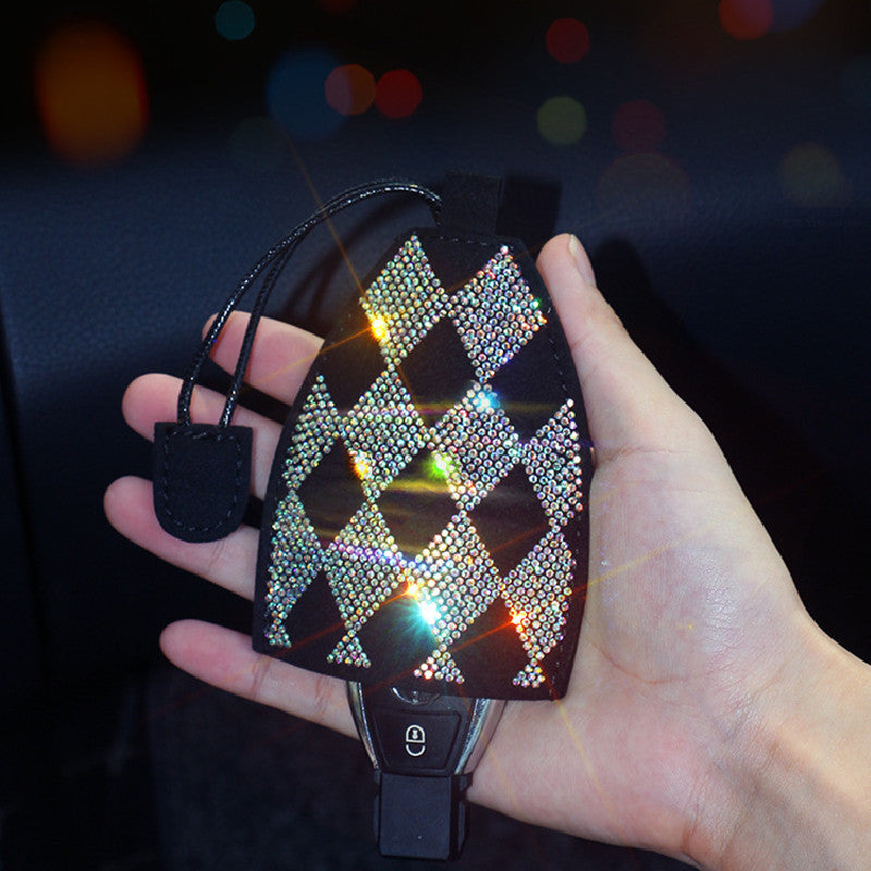 Pendentif clé de voiture incrusté de diamants