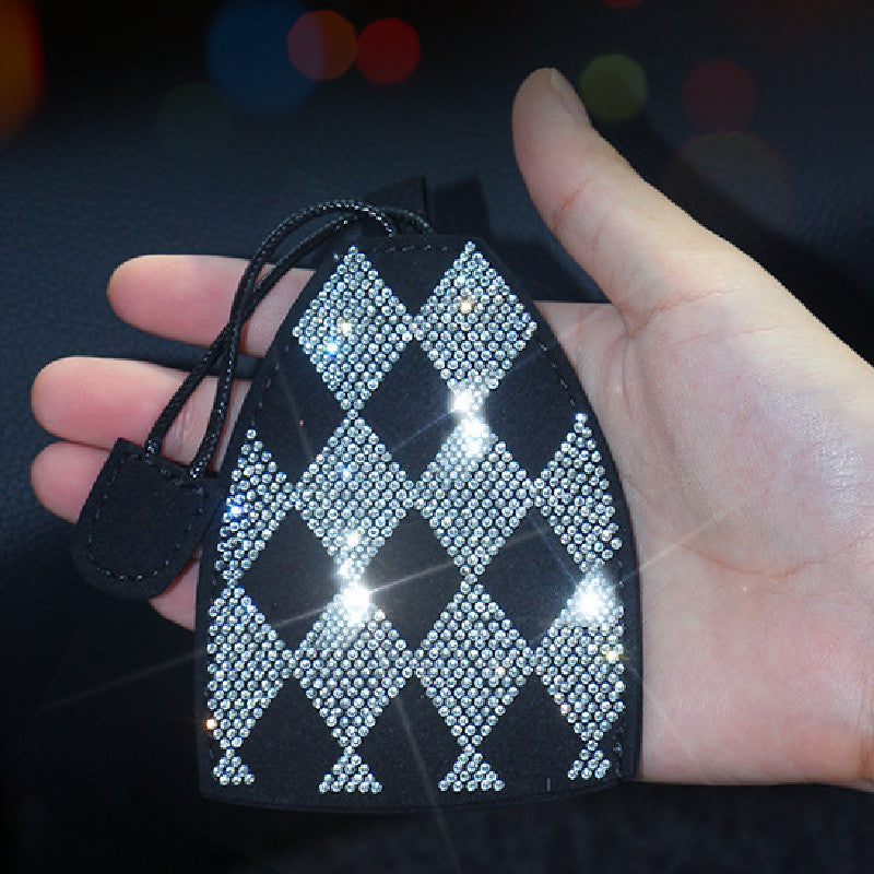 Pendentif clé de voiture incrusté de diamants