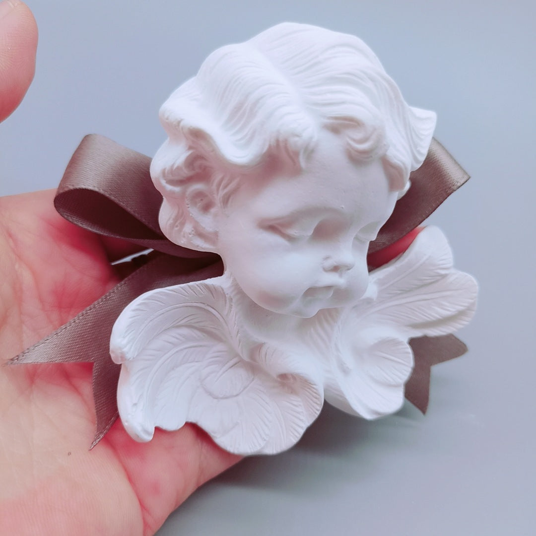 Fragancia para automóvil Ins, viento nórdico, ángel durmiente, salida de aire, clip de perfume, adornos interiores de piedra de expansión para automóvil, regalos para automóviles nuevos.