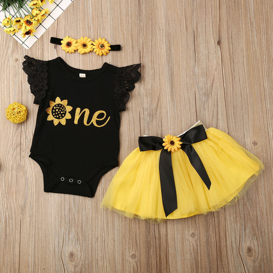 Petite barboteuse triangle trois pièces pour bébé