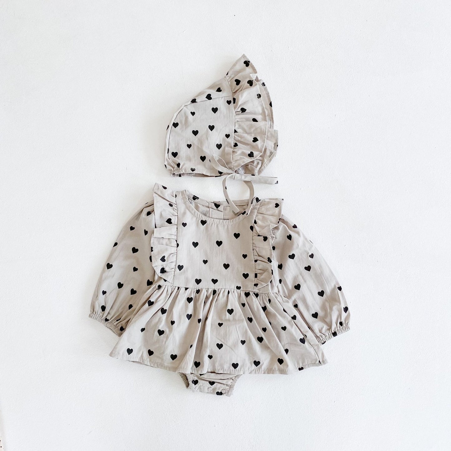 Robe d'amour pour bébé fille, nouveau produit d'automne, barboteuse à manches longues, en coton, vêtements d'escalade une pièce, chapeau gratuit