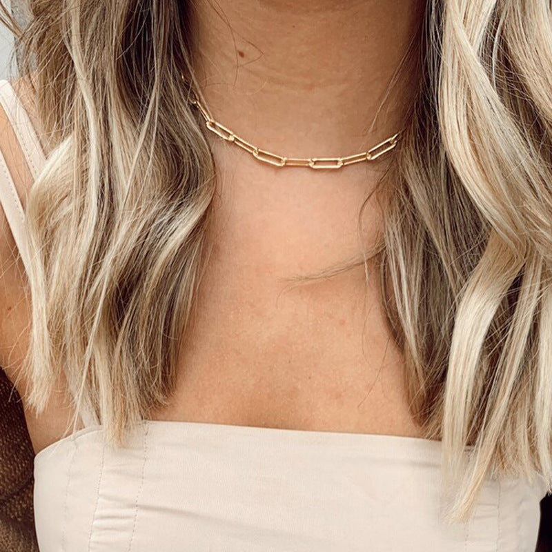 Collar chapado en oro con cruz minimalista de acero inoxidable para mujer