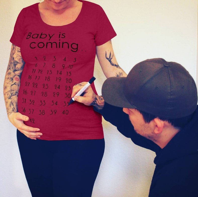Maternidad con estampado de manos divertidas