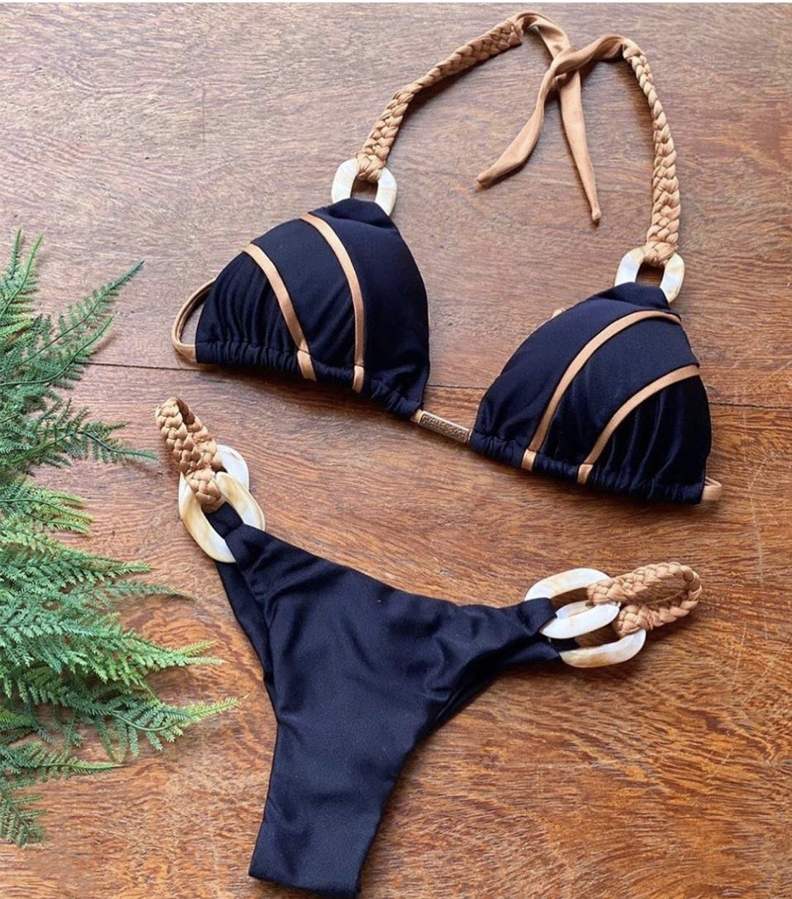 Bikini dur fendu