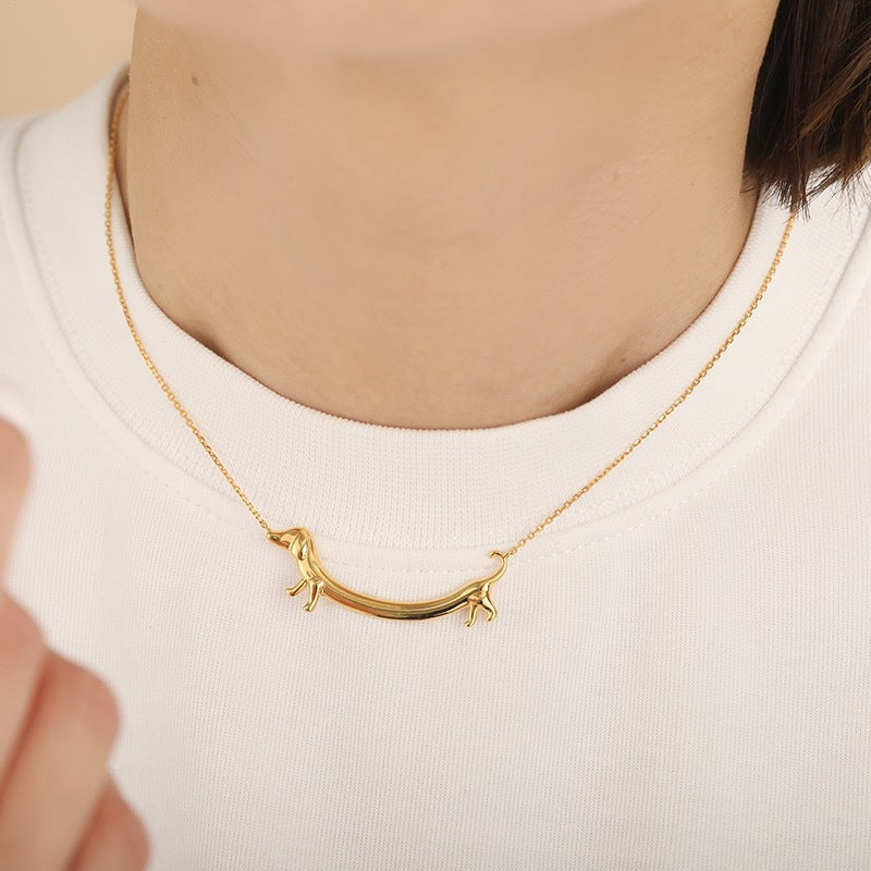 Collier mignon de chien de saucisse de niche créative de mode des femmes