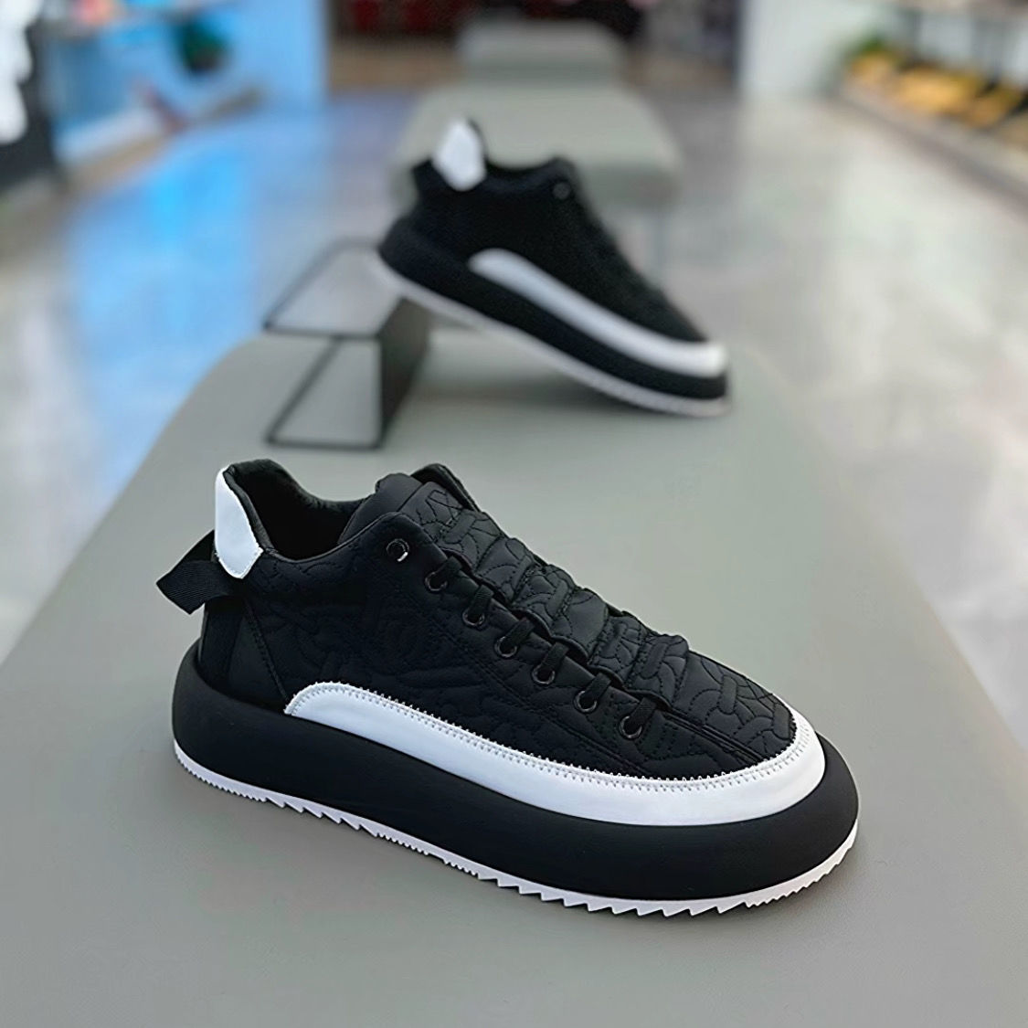 Printemps et automne mode décontracté paresseux couture en relief Slip-on étudiant chaussures décontractées hommes