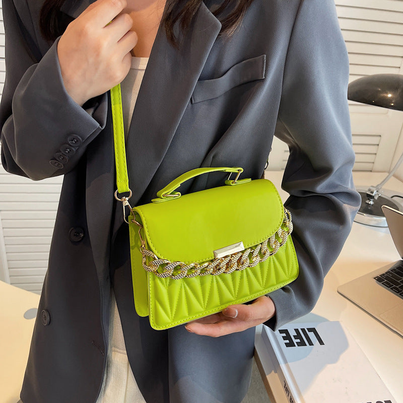Bolso bandolera femenino y moderno de estilo occidental con hombro portátil y cadena