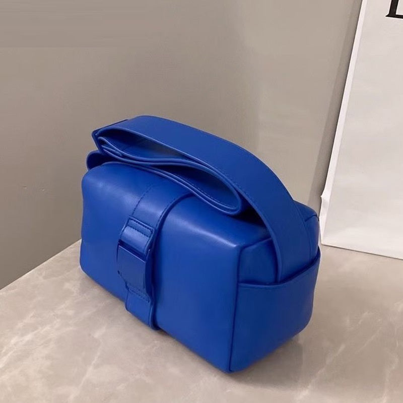 Petit sac à bandoulière à large bande brillant à la mode cool