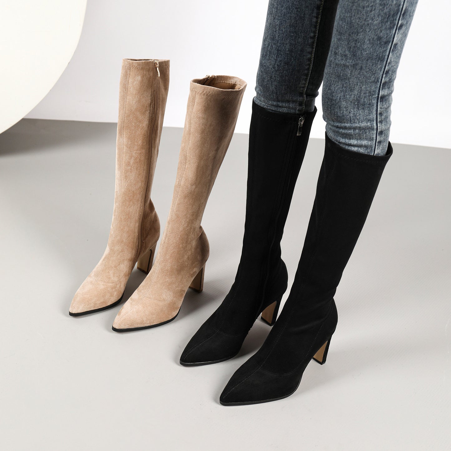 Bota Frye con cremallera lateral de gamuza y tacón alto de 8 cm de tacón grueso