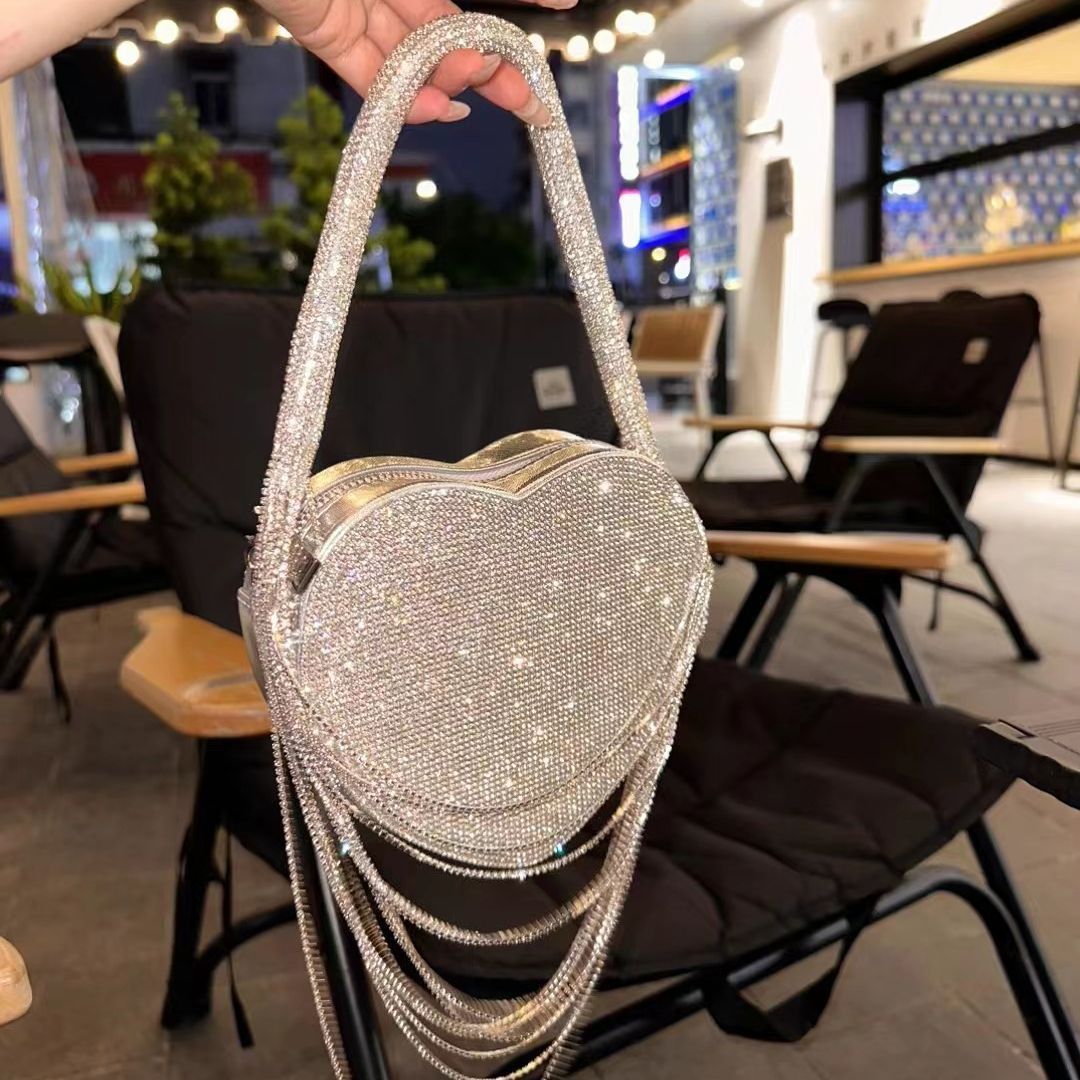 Sac à main Love avec chaîne à pampilles en strass