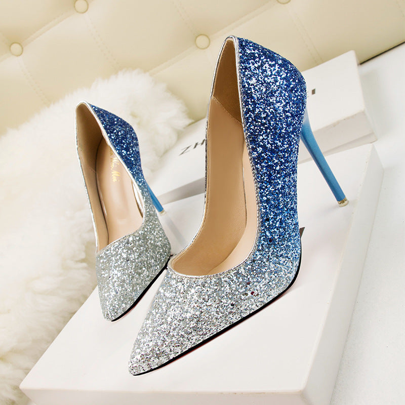 Talons hauts pointus et coupe basse pour femmes