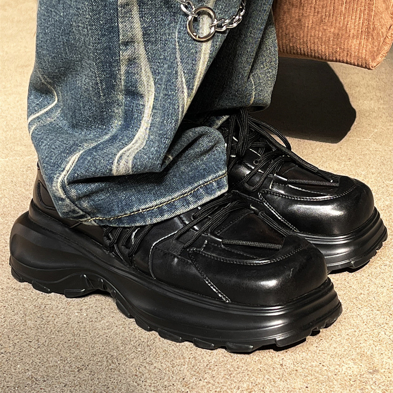 Zapatillas de deporte con cabeza cuadrada de piel de vaca con parte inferior gruesa a la moda para hombre