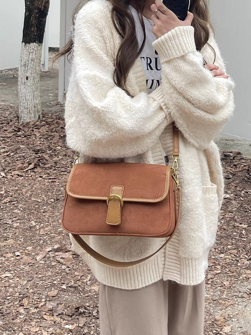 Sac sous les bras en daim mat vintage au design d'intérêt spécial