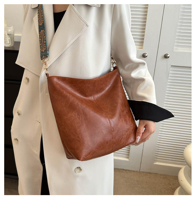 Autumn And Winter New Retro Solid Color Shoulder Messenger Bag