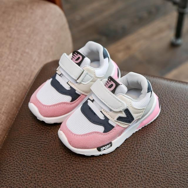Chaussures de sport d'été en maille pour enfants, chaussures de course en V pour filles, nouvelle collection