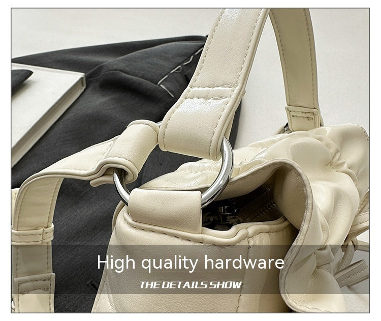 Sac à bandoulière assorti en cuir souple de style occidental