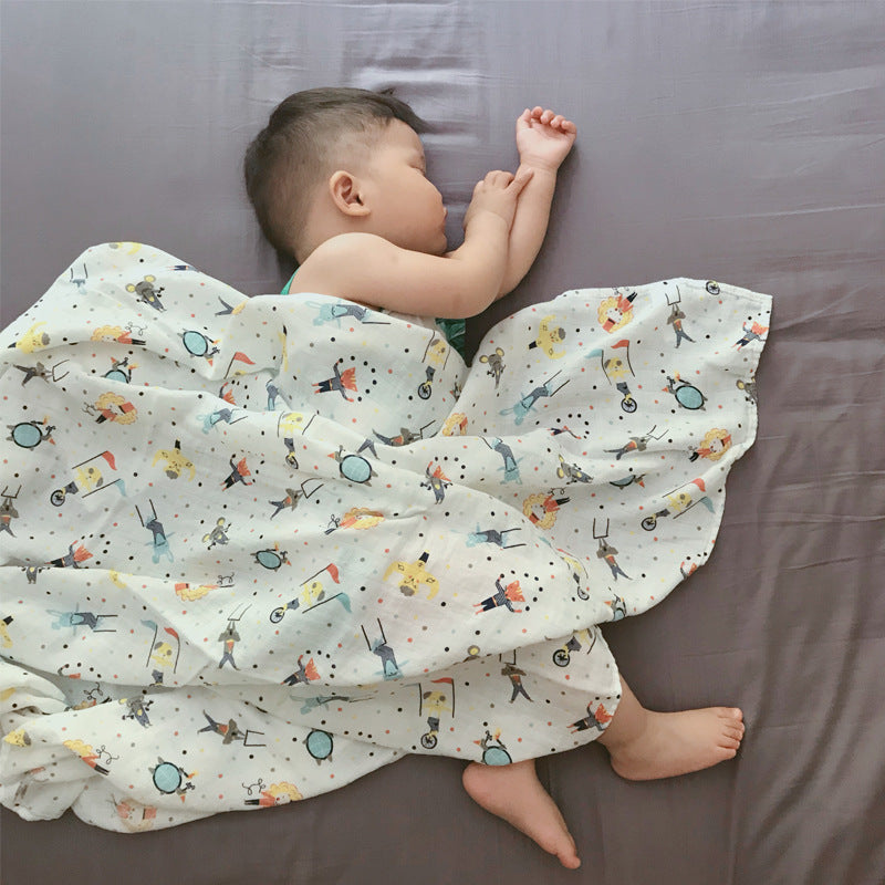 Bébé tenant une couverture serviette double couche fil bambou nouveau-né serviette pour bébé