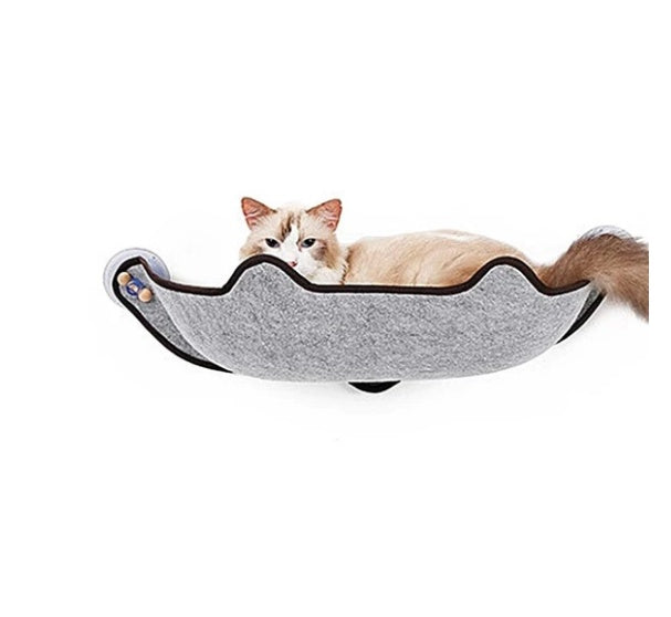 Hamaca para gatos en el alféizar de la ventana