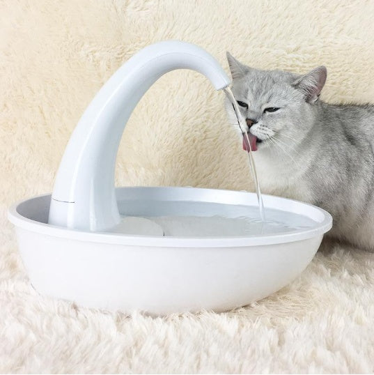 Bol à boire automatique de distributeur d'eau de chat d'animal familier de cygne