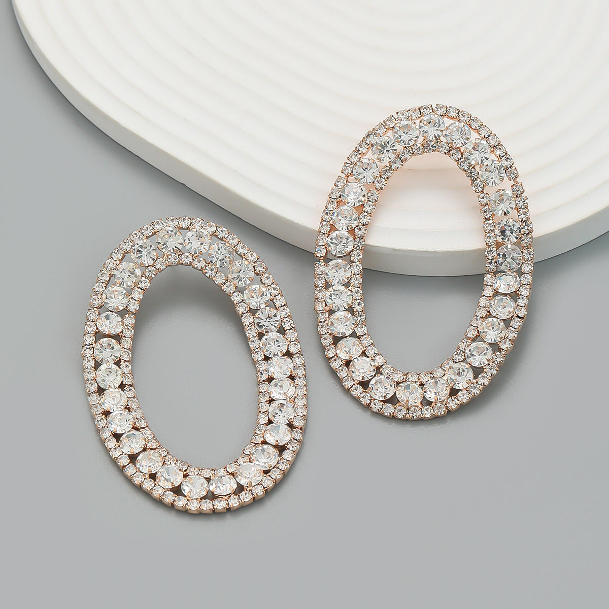 Claw Chain Exaggerated Diamond-embedded Full Diamond Banquet Earrings