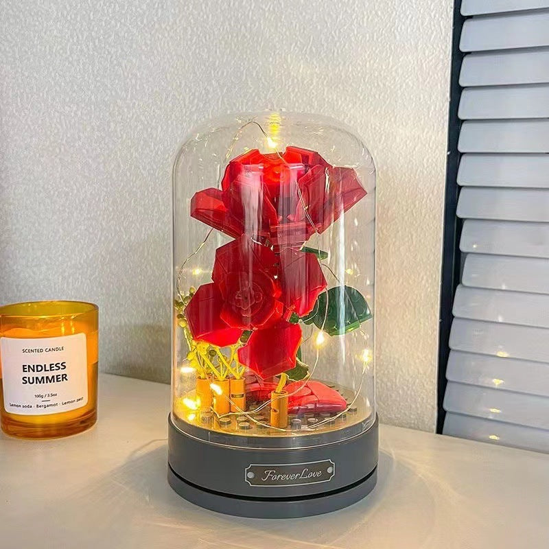 Caja de música ensamblada con flor de jazmín y bloque de construcción de flor eterna rosa