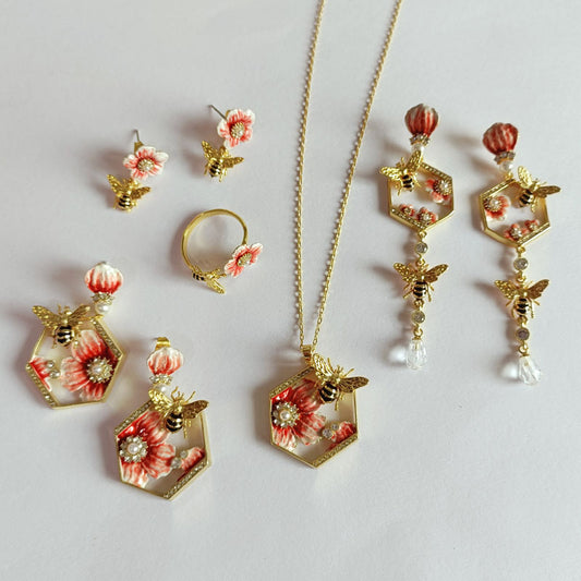 Boucles d'oreilles douces et romantiques en forme d'abeille et de fleur pour femme