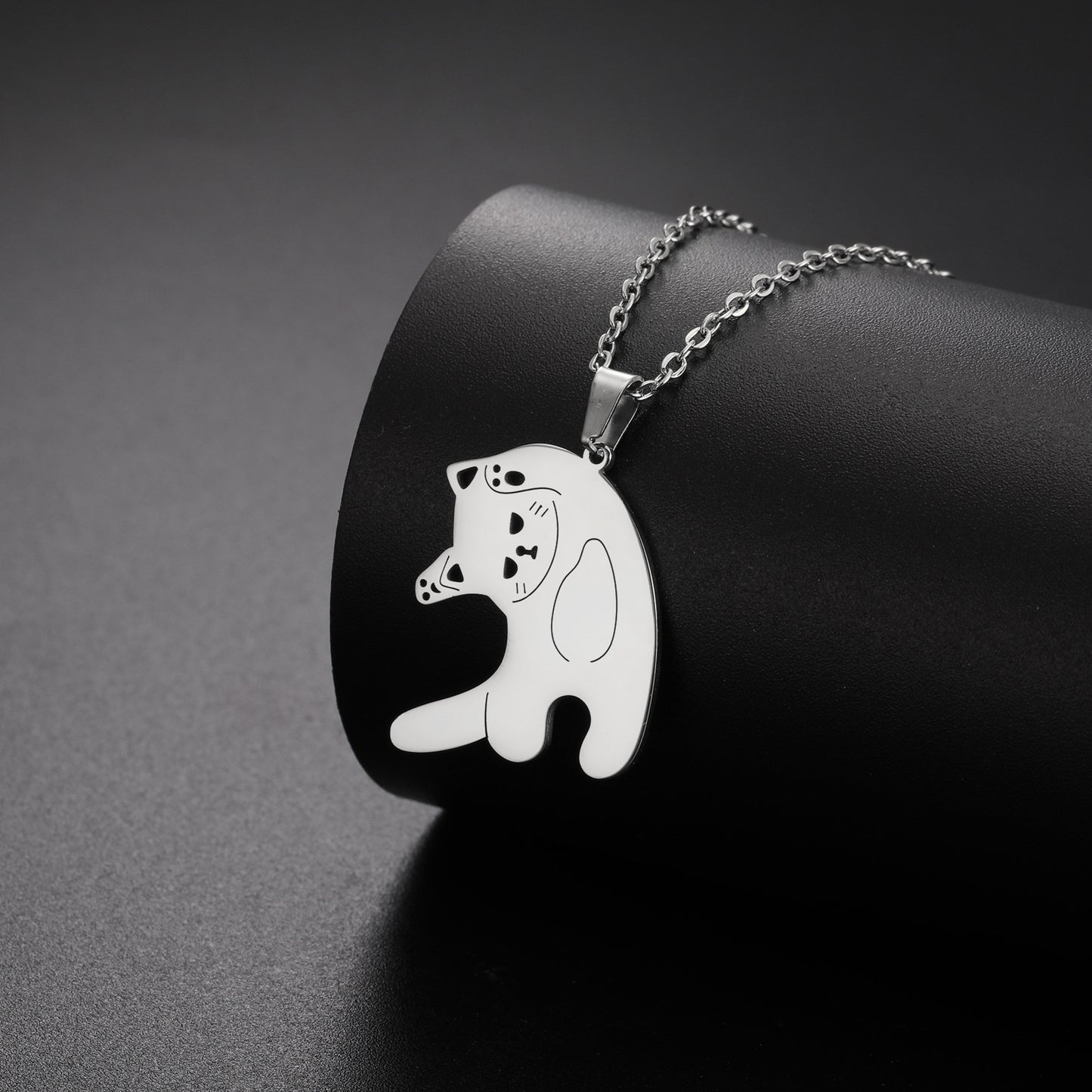 Collar con colgante en forma de gato lindo de acero inoxidable a la moda para hombres y mujeres