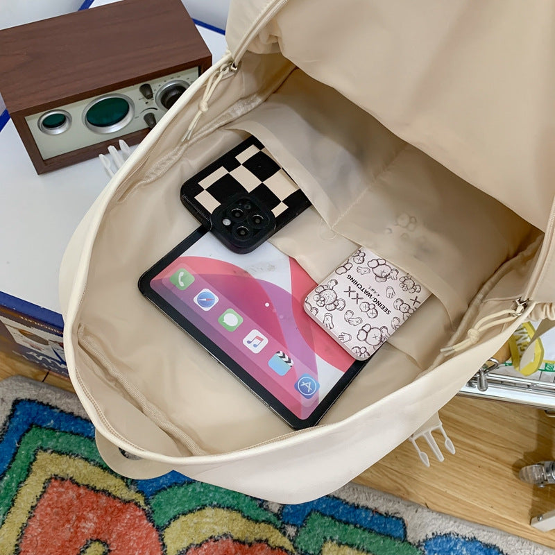 La mochila de los estudiantes de secundaria y preparatoria es linda