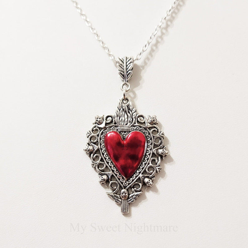 Collier d'amour en dentelle argentée avec pendentif d'amour brûlant