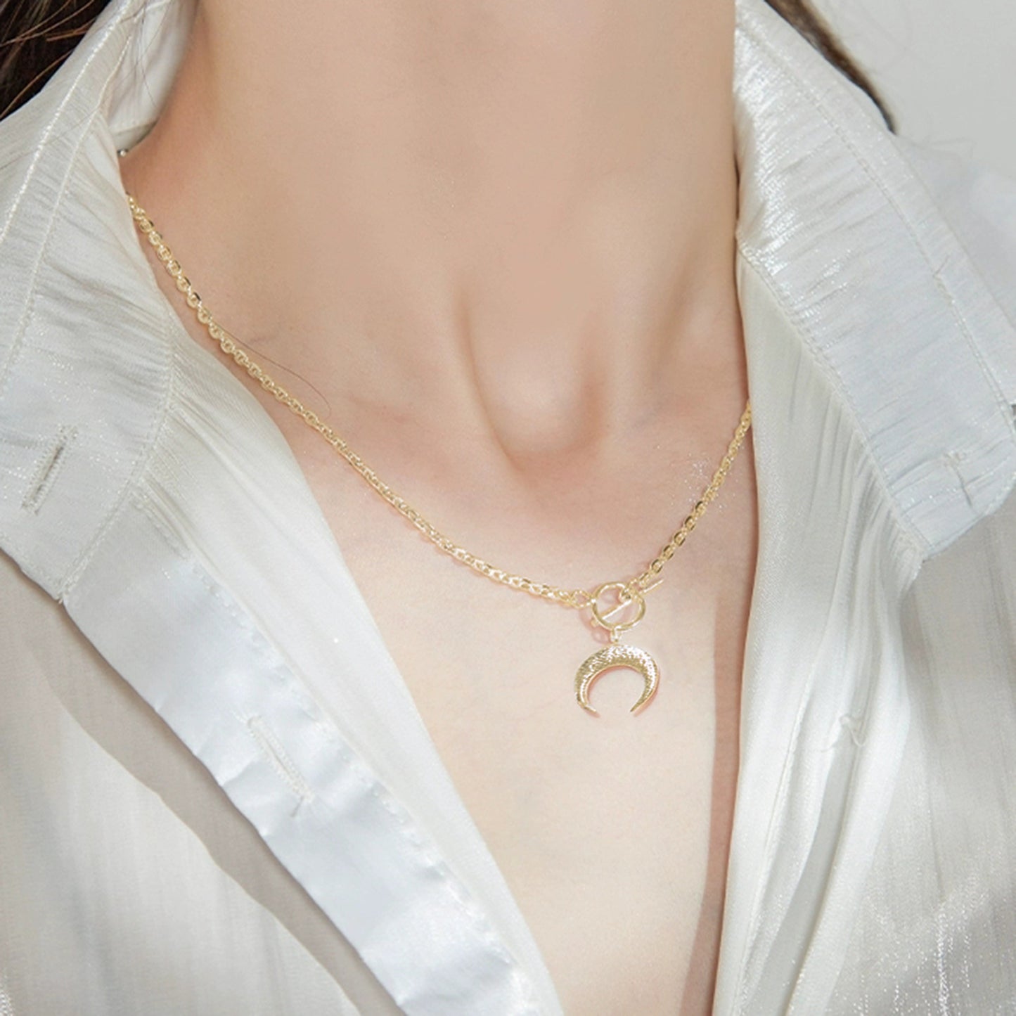 Collier minoritaire de luxe léger en acier titane à la mode de haute qualité