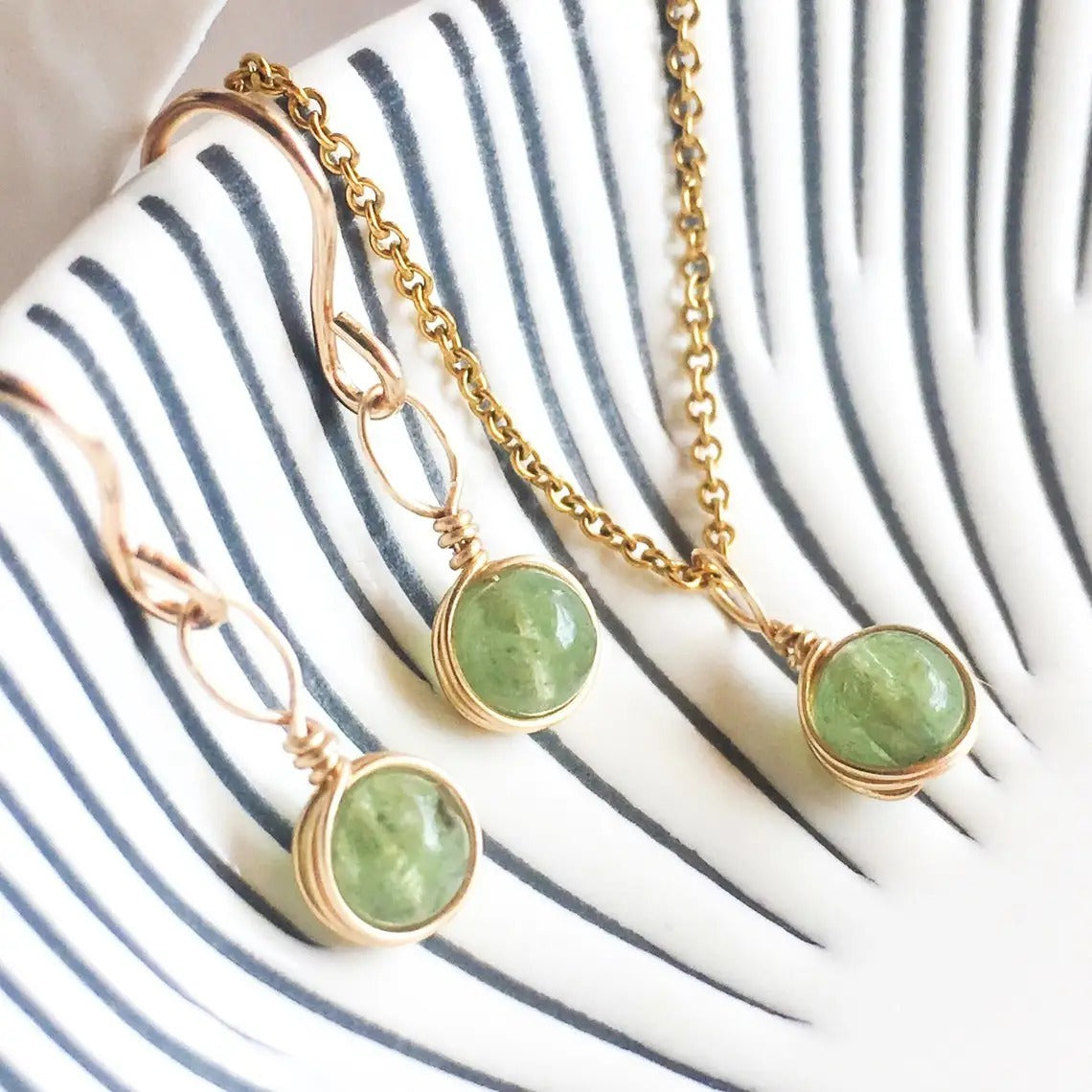 Fashion Simple Water Grass Stone Necklace Ornaments