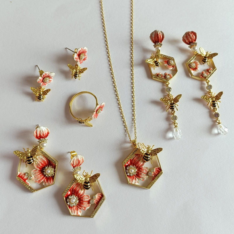 Boucles d'oreilles douces et romantiques en forme d'abeille et de fleur pour femme