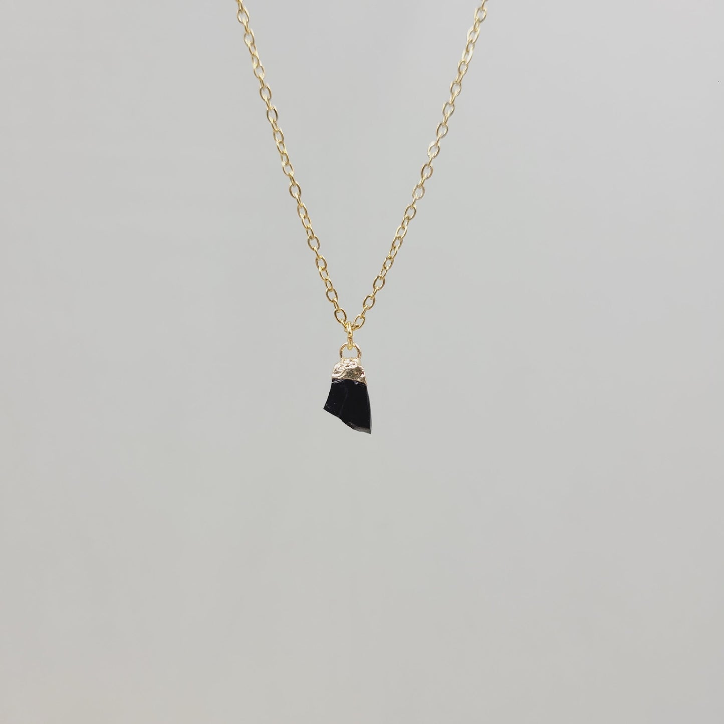 Collier avec pendentif en pierre de cristal naturel irrégulier, chaîne en acier inoxydable en métal
