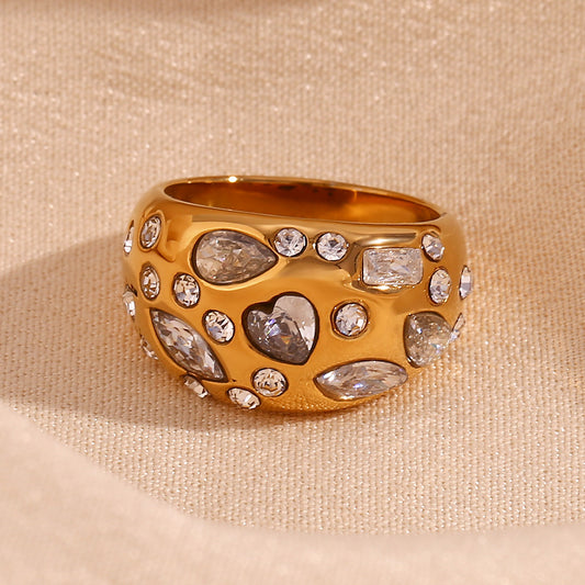 Anillo de cúpula de circón con corazón amoroso para mujer