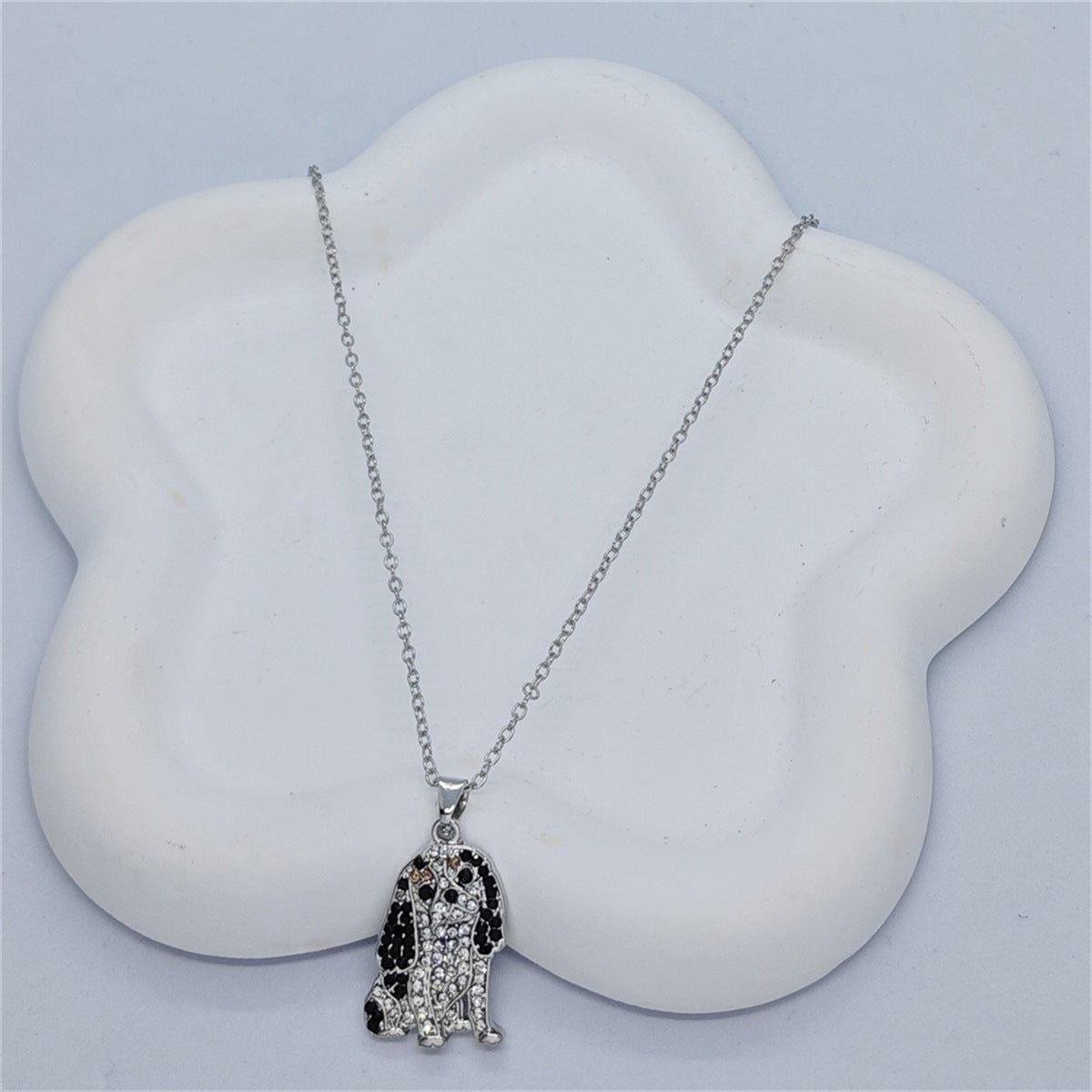 Collier pendentif mignon chien chevalier