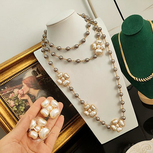 Suite Collier Sautoir Et Boucles D'Oreilles Pendentif Fleur Blanche