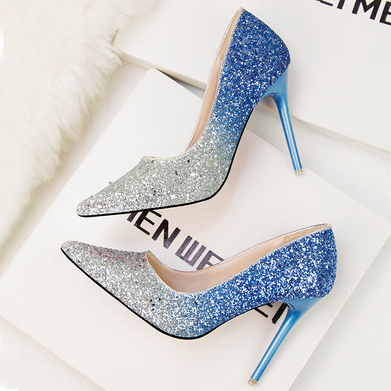 Talons hauts pointus et coupe basse pour femmes