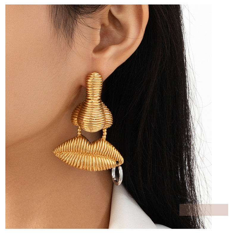 Simple Retro Nose And Lip Minority Design Earrings