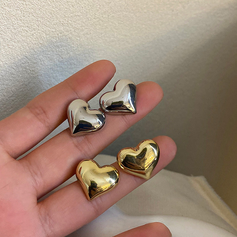Boucles d'oreilles en forme de cœur tridimensionnelles en métal simple, conception d'intérêt particulier