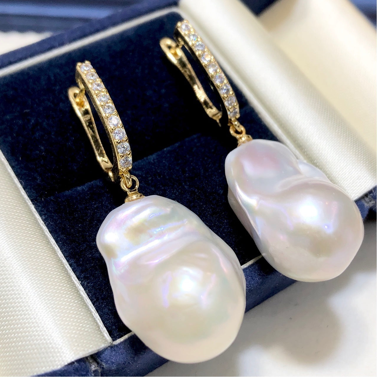 Boucles d'oreilles en perles Edison à lumière magique de forme baroque d'eau douce naturelle