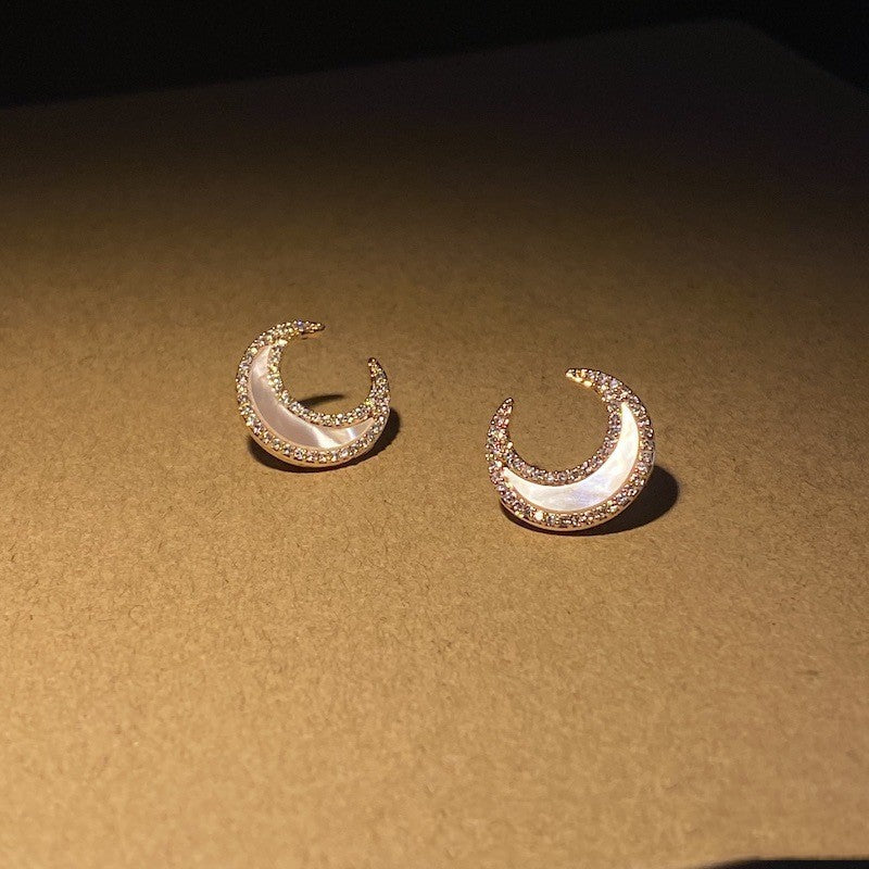 Aretes con forma de concha de diamantes y mar de luna para mujer