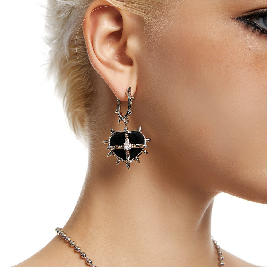Boucles d'oreilles à pointes en velours femme avec coeurs