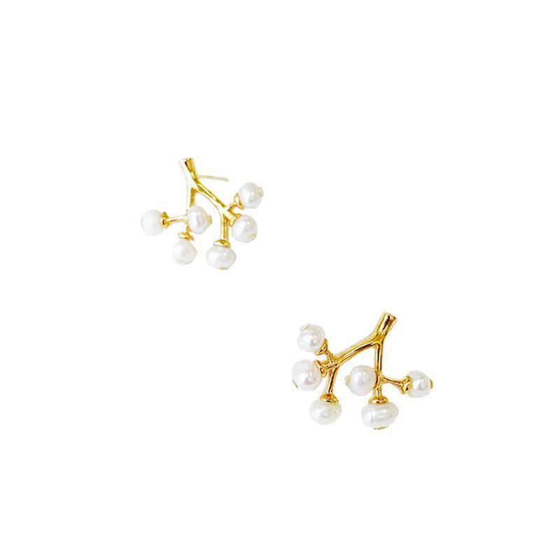 Aretes de plata con perlas de agua dulce en forma de rama