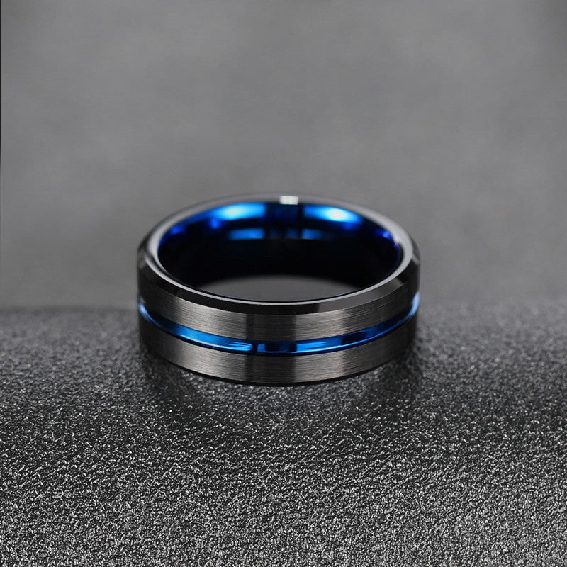 Anillo de tungsteno de superficie ancha con bisel y ranura de hombre de color azul