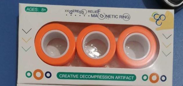 Anillo giratorio de dedo magnético